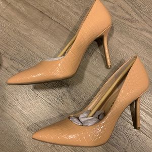 Katy Perry croc print tan pumps